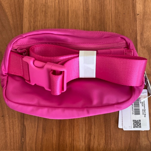 ❤️ Lululemon Sonic Pink Extended Strap Everywhere Belt Bag NWT - Picture 10 of 12